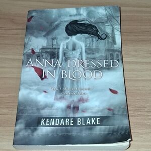 Book "Anna Dressed In Blood" By: Kendare Blake